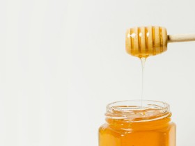 【健康食品】蜂蜜居然可以治疗伤风感冒?!