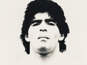 前妻做主,马拉多纳已提前下葬,与父母长眠一起